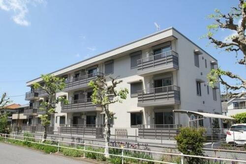 サン　ロイヤル 3階建