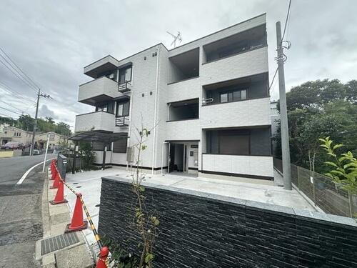 神奈川県川崎市高津区梶ケ谷６丁目 3階建 