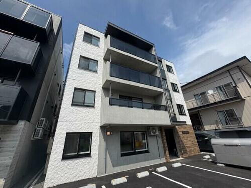 北海道札幌市豊平区月寒西一条４丁目  4階建