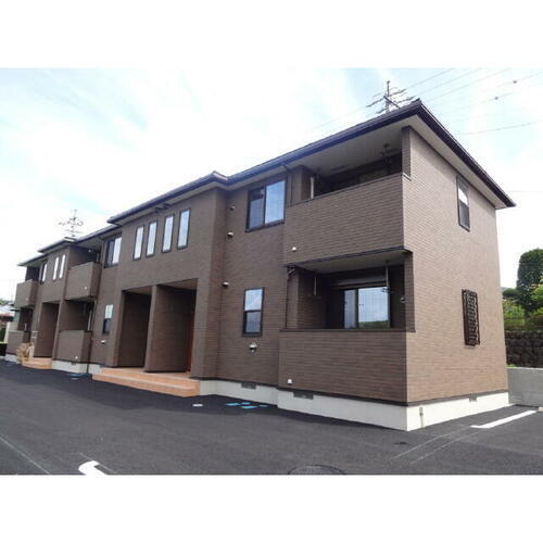 アン・トロワ 2階建