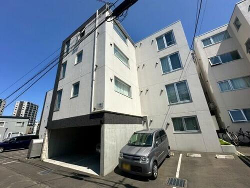 北海道札幌市西区西町北１６丁目 4階建