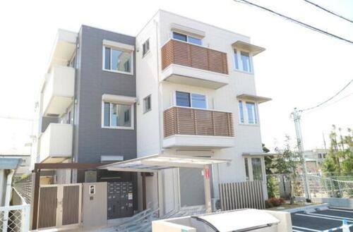 兵庫県伊丹市鴻池５丁目 築7年10ヶ月 3階建