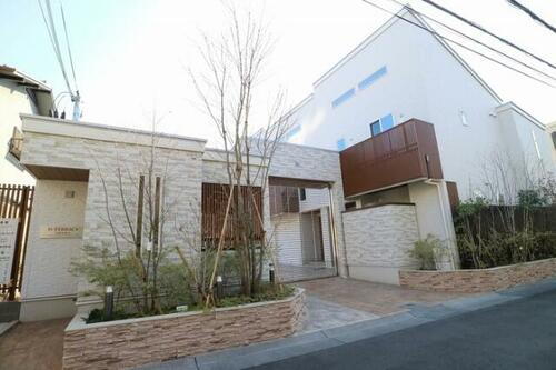 兵庫県宝塚市雲雀丘２丁目 2階建