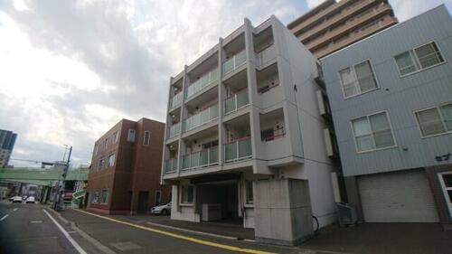北海道札幌市中央区北一条東７丁目 4階建