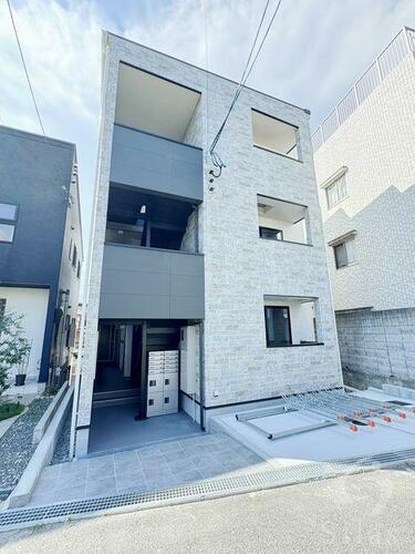大阪府池田市天神２丁目 3階建 築1年1ヶ月