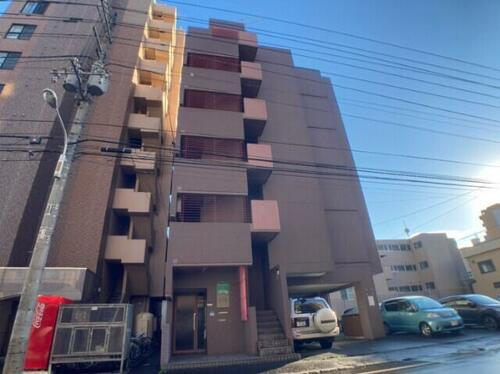 北海道札幌市中央区南六条西１３丁目 6階建