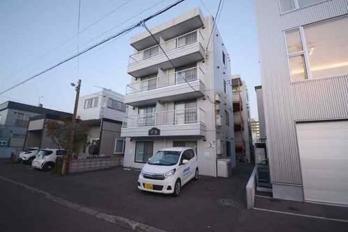プレジール平岸 4階建