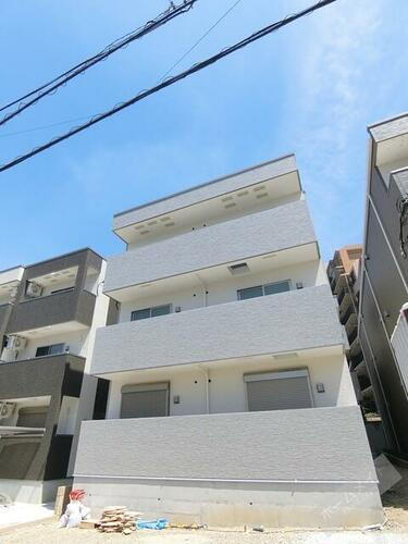 大阪府堺市西区鳳中町２丁 築5年3ヶ月 3階建