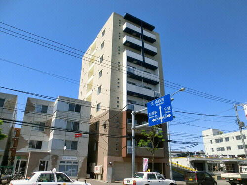 北海道札幌市豊平区月寒西一条１０丁目 9階建