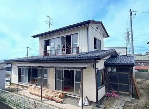 福島県郡山市富久山町久保田字麓山 2階建