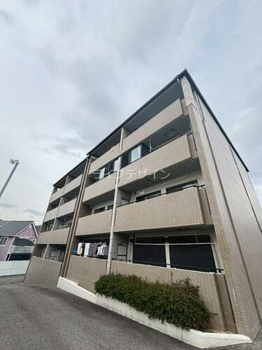 兵庫県宝塚市口谷東１丁目 4階建