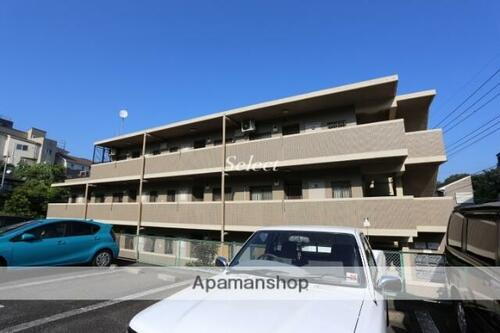 神奈川県横浜市磯子区磯子６丁目 3階建