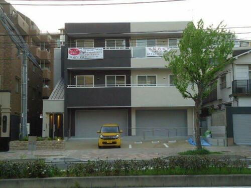 兵庫県神戸市東灘区森北町１丁目 築9年9ヶ月 3階建