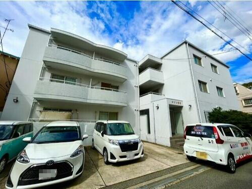 大阪府豊中市服部本町１丁目 3階建