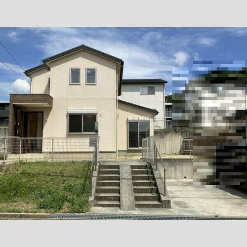 大阪府茨木市彩都やまぶき４丁目 2階建