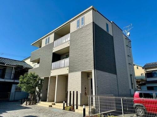 大阪府大東市御供田２丁目 築5年4ヶ月 3階建