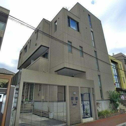 Ｌｉｏｎ　ｄｅ　ｅｃｒｕ