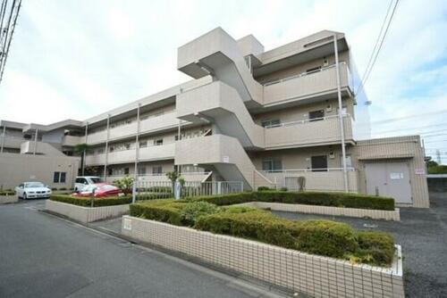 東京都三鷹市野崎２丁目 3階建