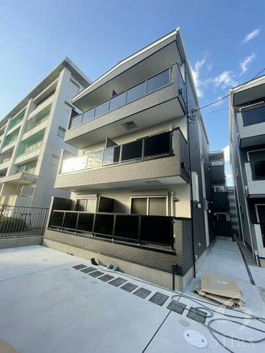 大阪府東大阪市荒本２丁目 3階建