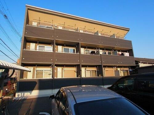 大阪府大東市灰塚２丁目 築8年11ヶ月 3階建