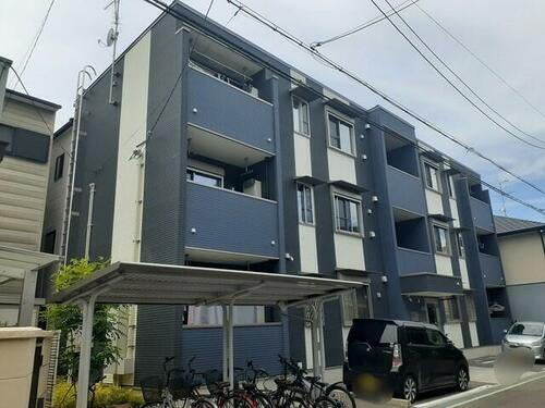 大阪府大東市氷野３丁目 築5年10ヶ月 3階建