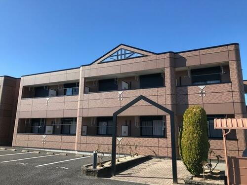三重県鈴鹿市国府町 2階建