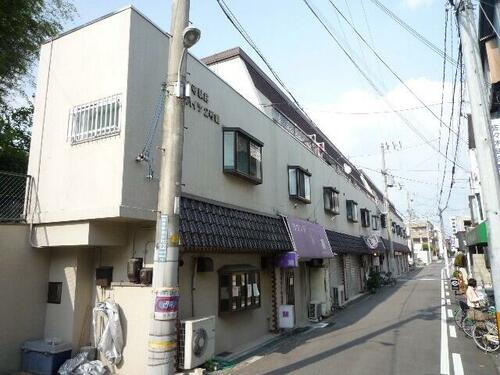 大阪府茨木市総持寺駅前町 3階建