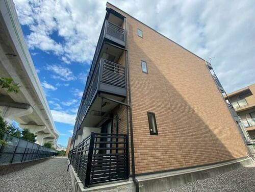 大阪府池田市神田３丁目 3階建