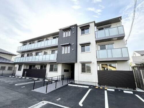 岡山県岡山市中区浜１丁目 3階建 