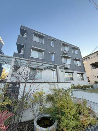 大阪府摂津市千里丘東１丁目 3階建