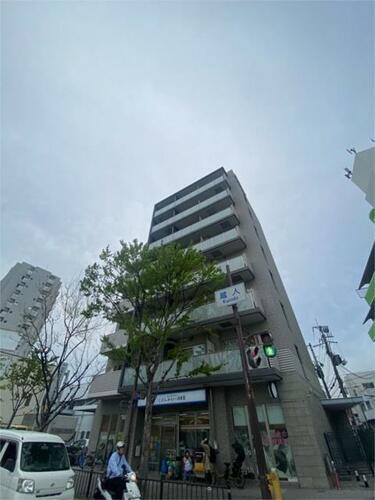 大阪府吹田市豊津町 8階建