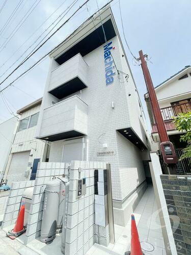 エヌエムキャトフヴァンシス 3階建