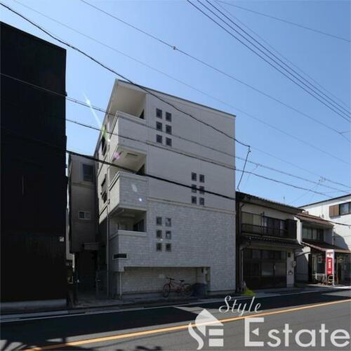 愛知県名古屋市昭和区川名本町４丁目 3階建