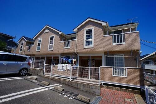 福岡県中間市扇ヶ浦１丁目 2階建