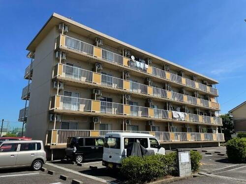 シャトレベール青山 4階建