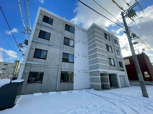 北海道札幌市豊平区西岡五条１丁目  4階建