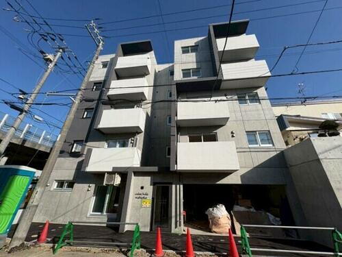北海道札幌市豊平区西岡一条９丁目 5階建 