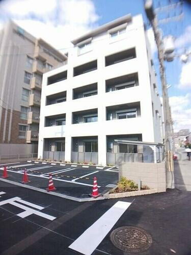 兵庫県宝塚市旭町２丁目  4階建