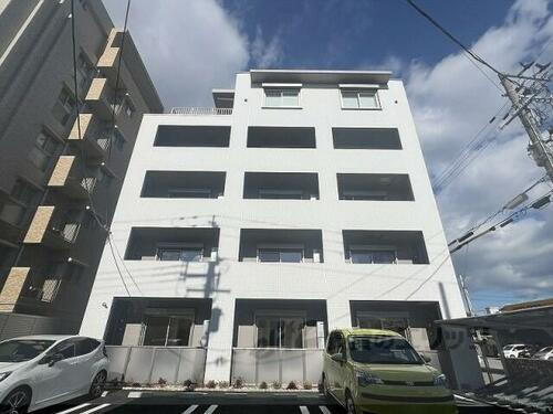 兵庫県宝塚市旭町２丁目  4階建