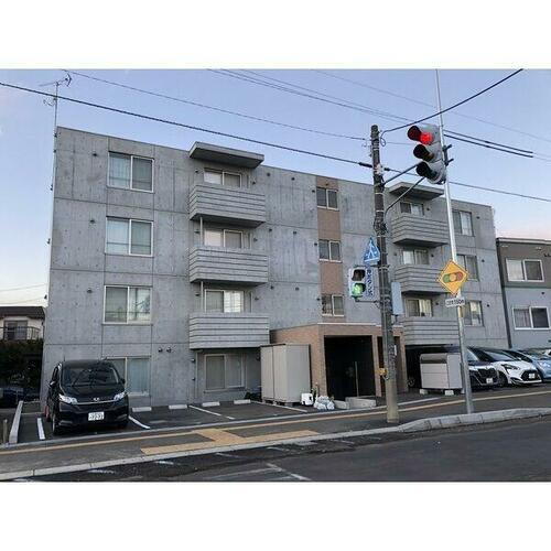 Ｔ．ｆｒｅｒｅｓ 4階建
