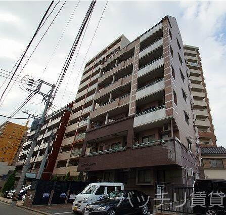 福岡県福岡市南区那の川２丁目 8階建