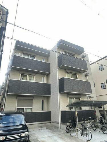 兵庫県西宮市花園町 3階建