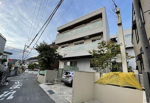 兵庫県神戸市東灘区本山北町５丁目 3階建