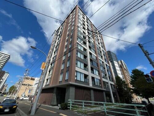 北海道札幌市中央区南七条西１丁目 13階建