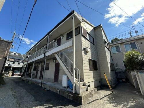 兵庫県尼崎市瓦宮１丁目 2階建