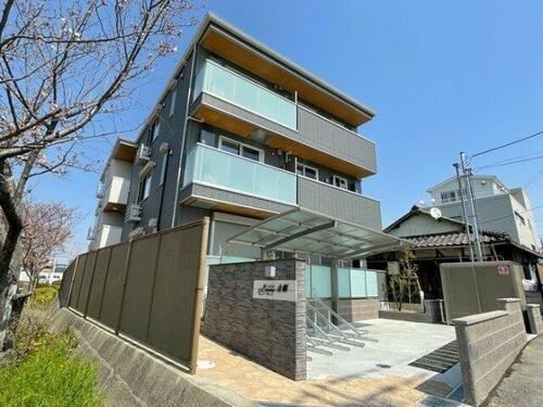 大阪府大阪狭山市半田１丁目 3階建