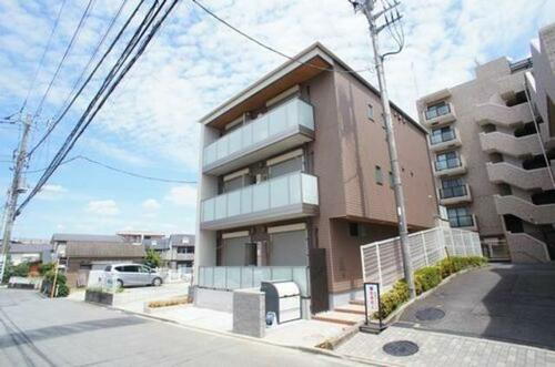 リビンフラット 3階建
