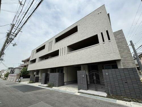 兵庫県神戸市東灘区御影郡家２丁目  3階建