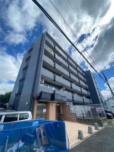 兵庫県尼崎市東難波町３丁目 6階建