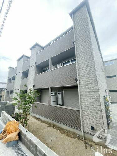 大阪府寝屋川市大谷町  3階建